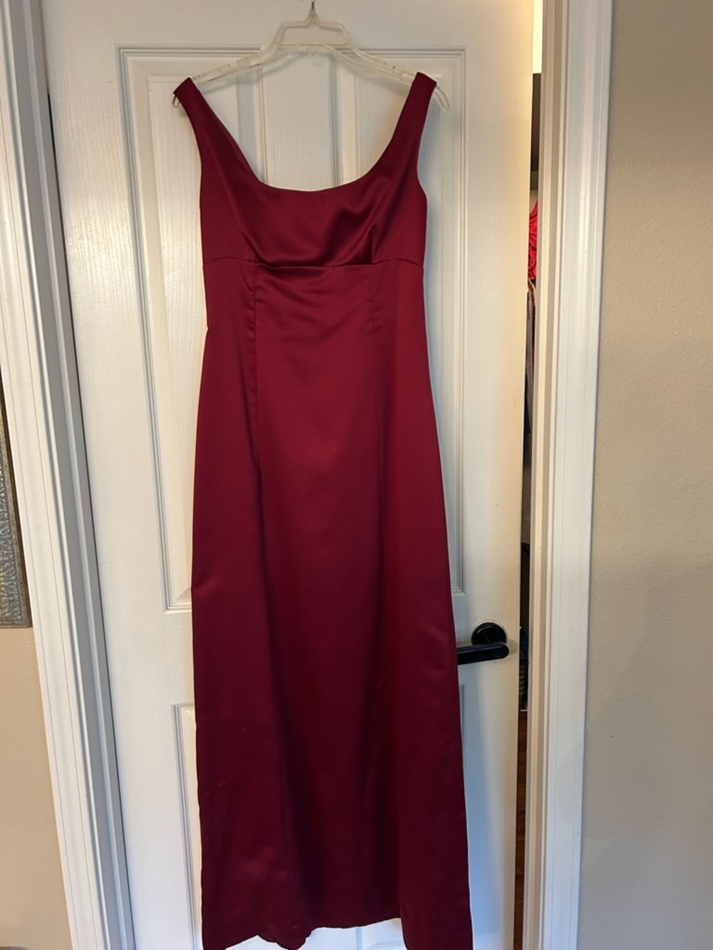 Vera Wang Elegant Burgundy Evening Gown - Sleeveless Maxi Dress